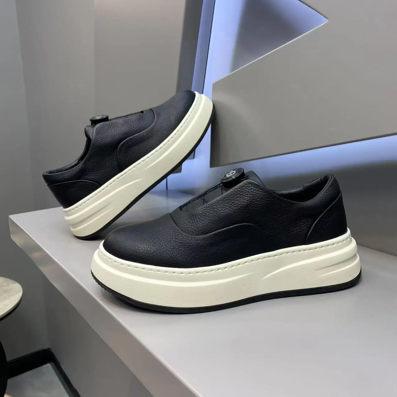 

Ранняя осенняя мужская обувь, весенняя повседневная спортивная обувь с кожаной поверхностью, универсальная обувь для папы на толстой подошве