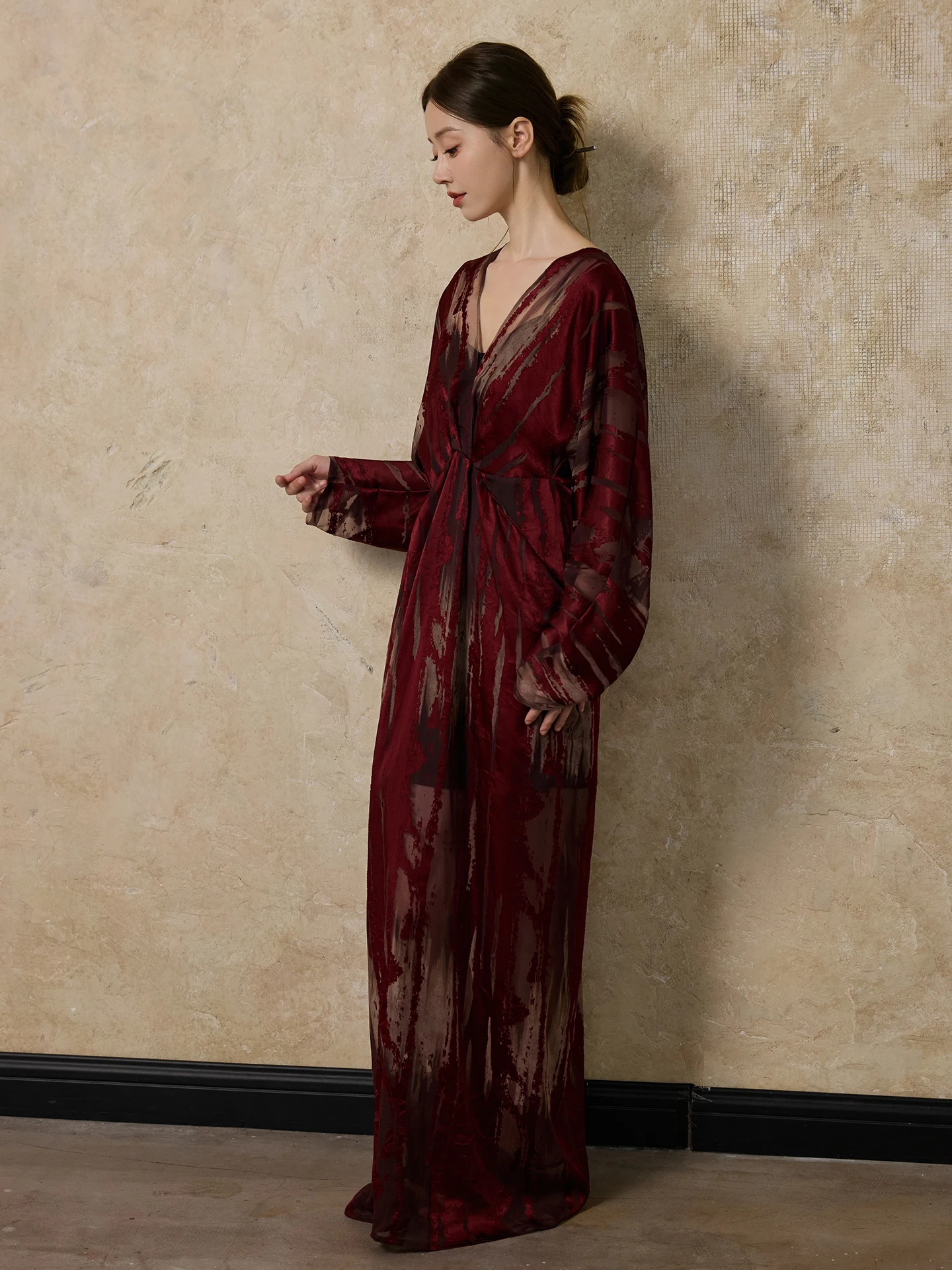 

Elegant Red Batwing Sleeve Dress ONMOON Spring 2026 V-Neck Burned Flower Long Sleeve Dress for Women City Commute X-Shape