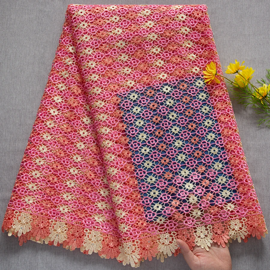 Hochwertiger afrikanischer Guipure-Kordel-Spitzenstoff, Blumenmuster, rosa Koralle, Beige, ausgehöhlte Spitze für Damenbekleidung/Hochzeitskleid