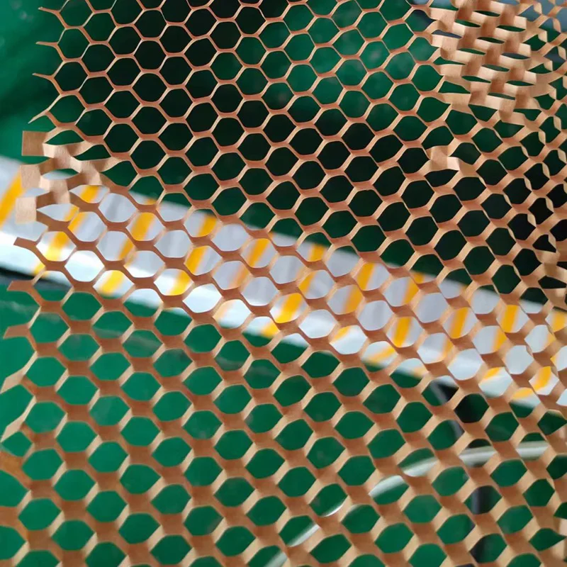 Macchina per la produzione di nuclei a nido d'ape accelerata