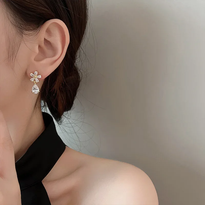 Light Luxury Zircon Stud Earrings Women\'s Fashion Flower Leaf Earrings Elegant Imitation Pearl Ear Stud Party Wedding Jewelry