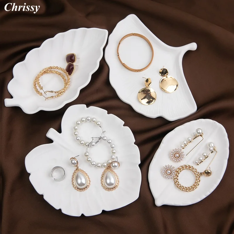 

Sculptural White Gypsum Jewelry Tray, Artistic Leaf-shaped Geometric Dish for Minimalist Photography & Display