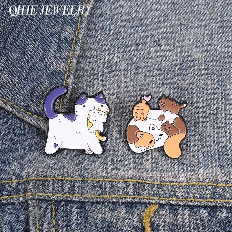 Cartoon Cat Mother Kittens Enamel Pin Cute Chubby Cat Parent-Child Interactive Play Brooch Lapel Badge Jewelry Gift for Friends