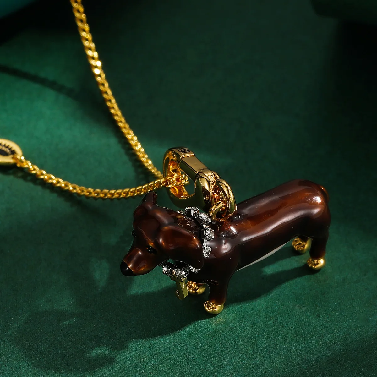1Pc Fashion Personalized Enamel Glazed Brown Dachshund Pendant Necklace for Women Men Cool Hip-Hop Party Jewelry Halloween Gifts