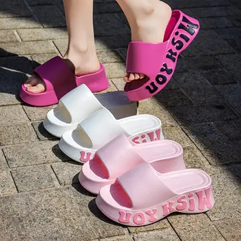 夏日字母印花坡跟拖鞋 女款時尚厚底涼鞋 女款戶外防滑雲朵拖鞋 10 最佳銷售 設計師坡跟鞋 - №3