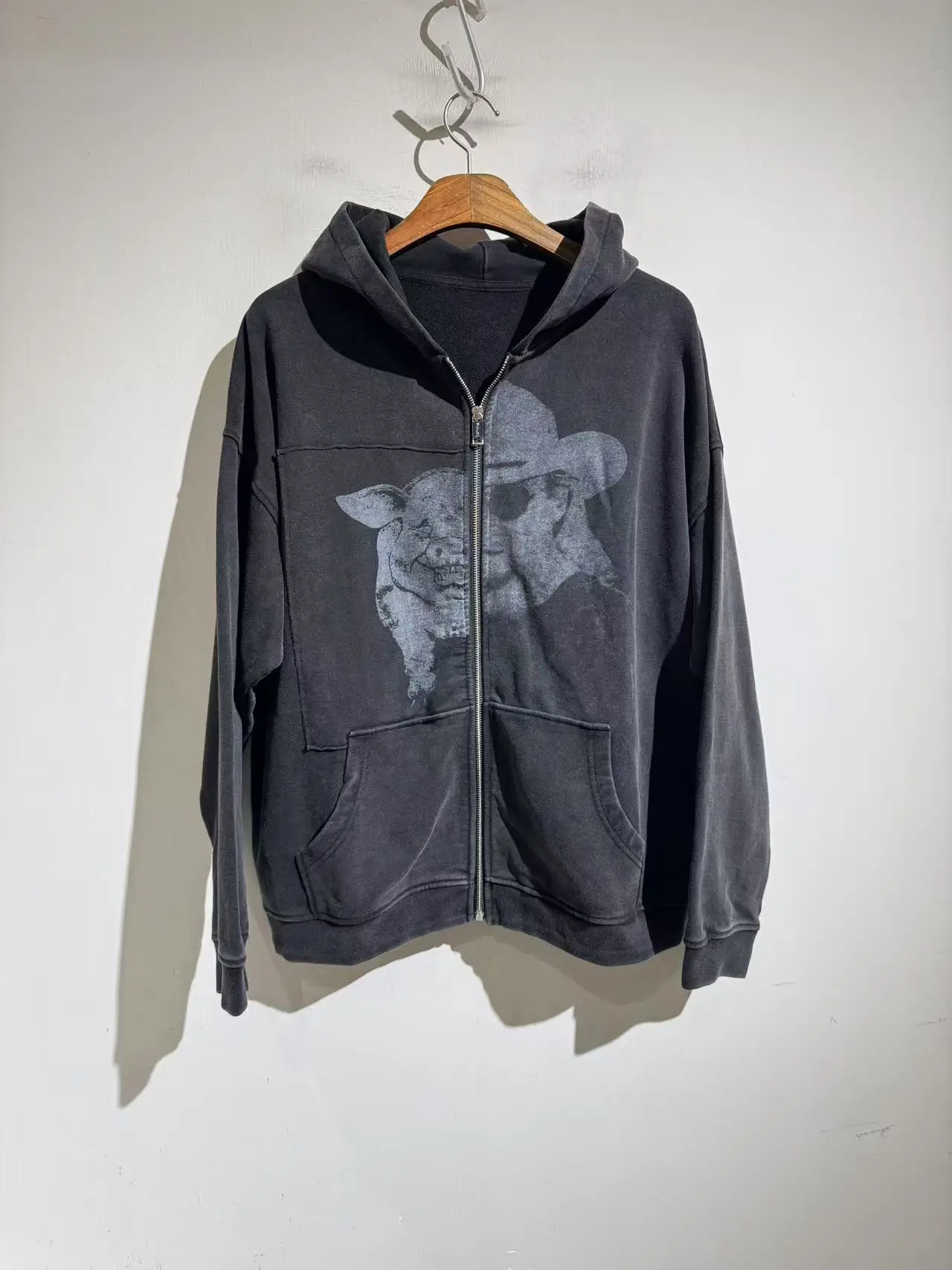 

Американская уличная мода 25SS: Новая повседневная свободная толстовка с капюшоном на молнии с принтом свиньи, дышащая, женская, C...
