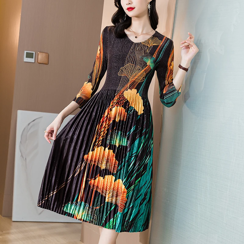 2024 Autumn Winter New Positioning Flower Golden Velvet Pleated Fashion Dress Miyake Medium and Long Waist Thin Temperament