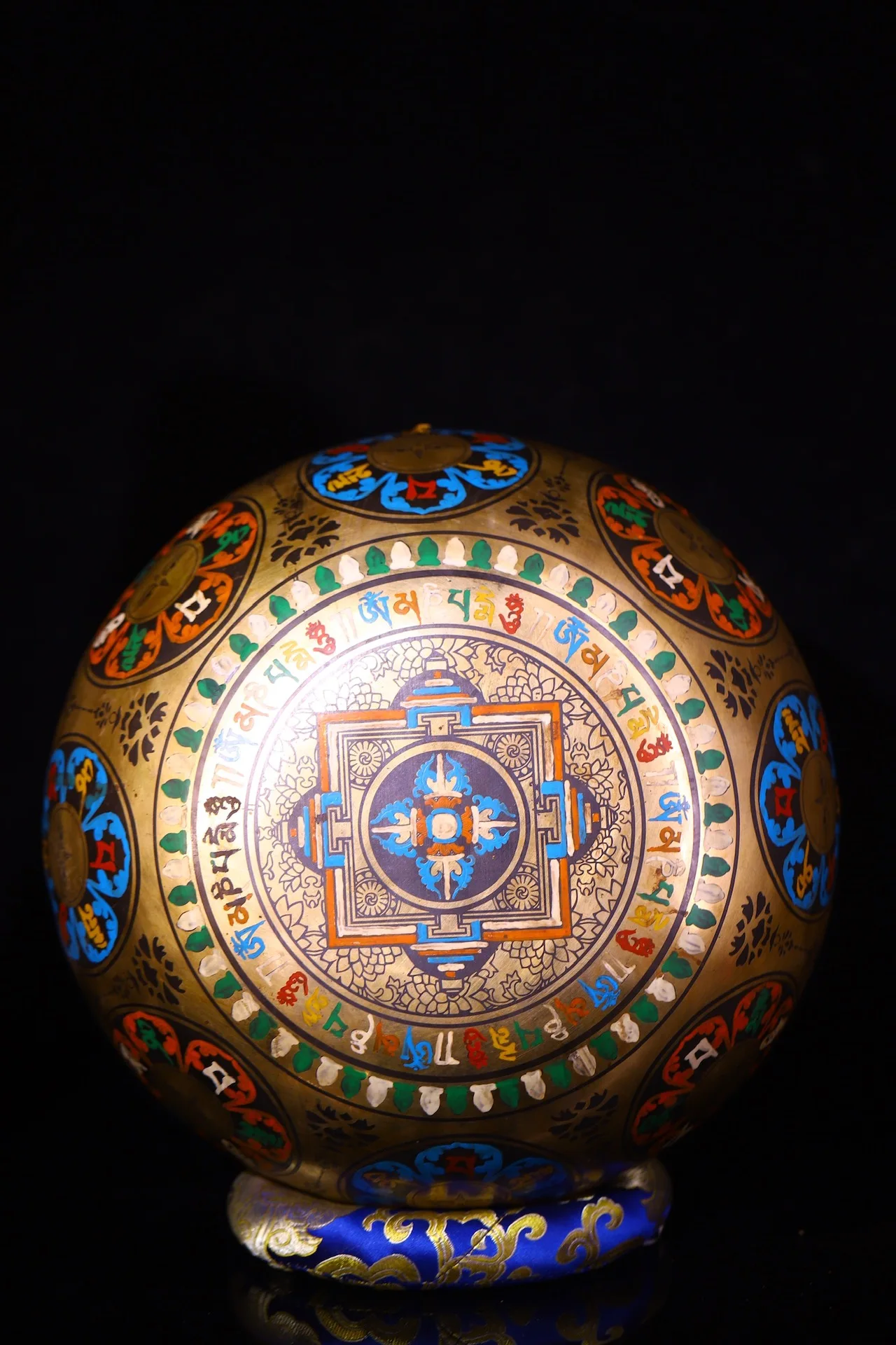 

11"Tibetan Temple Collection Old Bronze Painted Sanskrit 1000 Arm Guanyin Buddhist Music Bowl Scripture Bowl Worship Hall