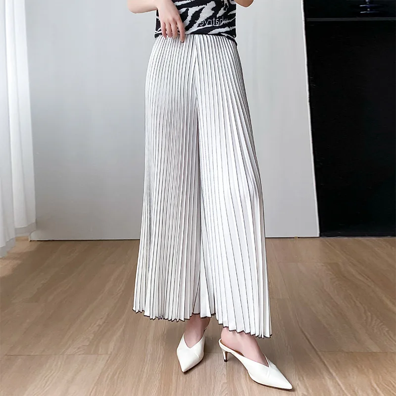 Comfortable, fashionable, casual, high-end, simple, loose, wide leg skirt pants for women summer 2025, new pleated design - Image 3