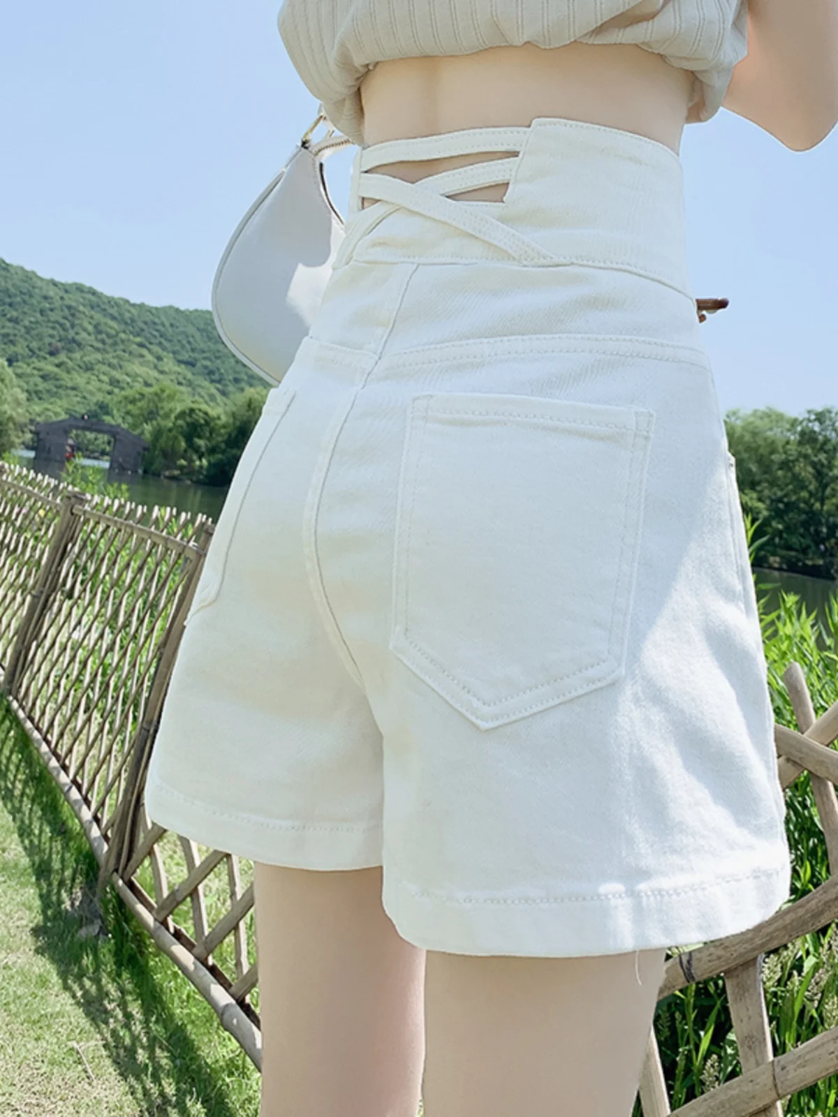 

White High Waist Denim orts Women's Outerwear Early Spring 2026 New American Sle Slim A-Line Pear Body ape Pants