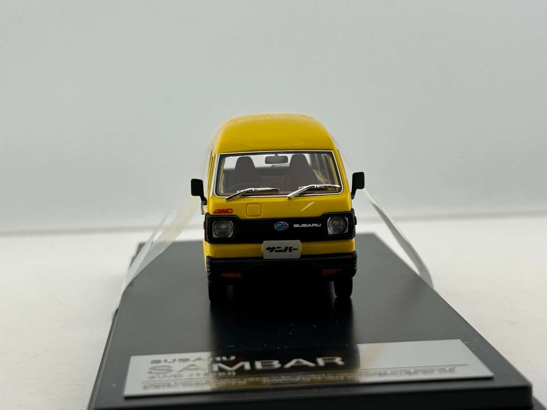 نموذج سيارة سوبارو 1980 سامبار من الراتنج بمقياس 1/43