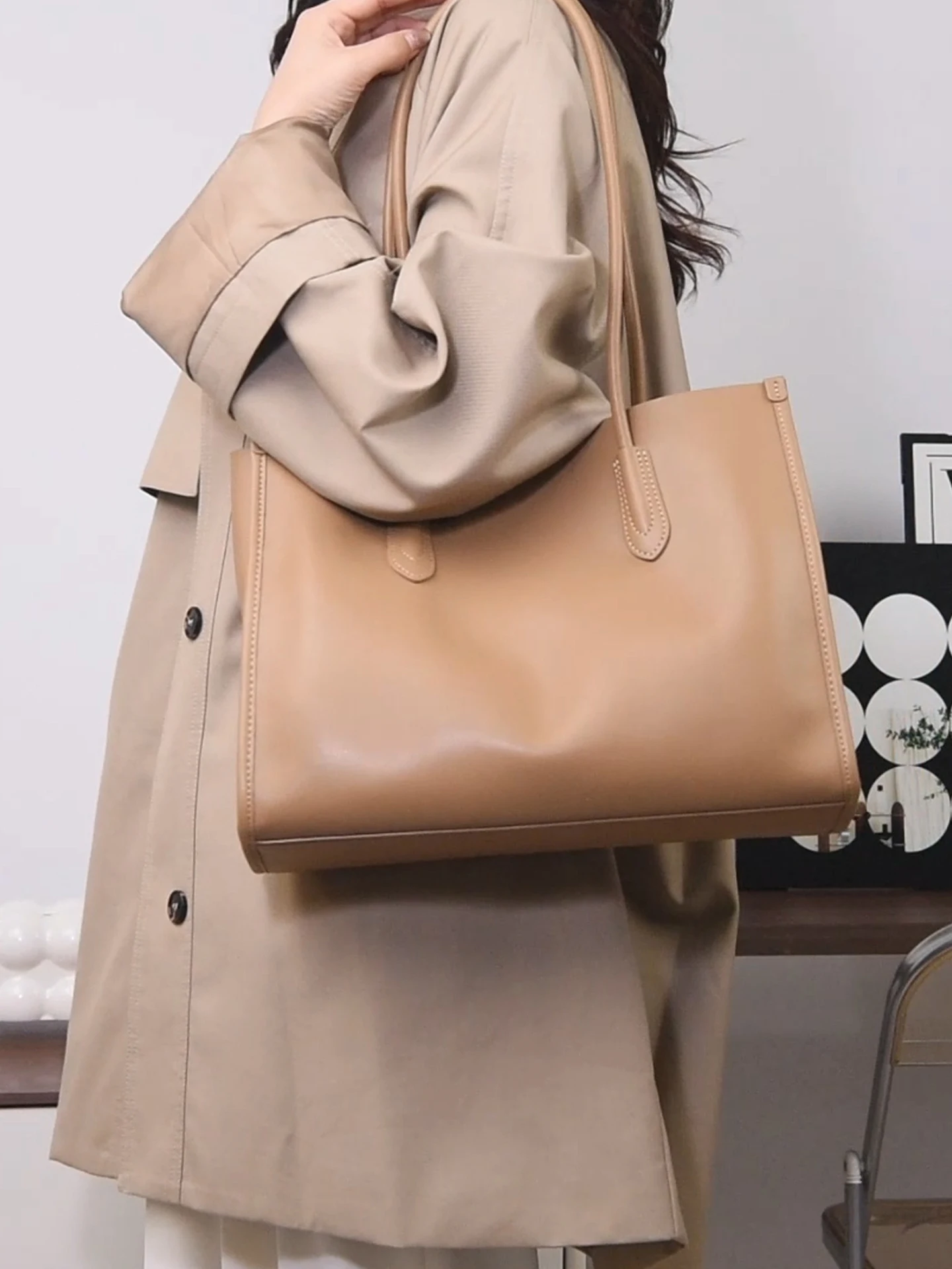 

Genuine leather ladies handbag, High handle single shoulder crossbody bag, large capacity women's commuting high-end tote bag