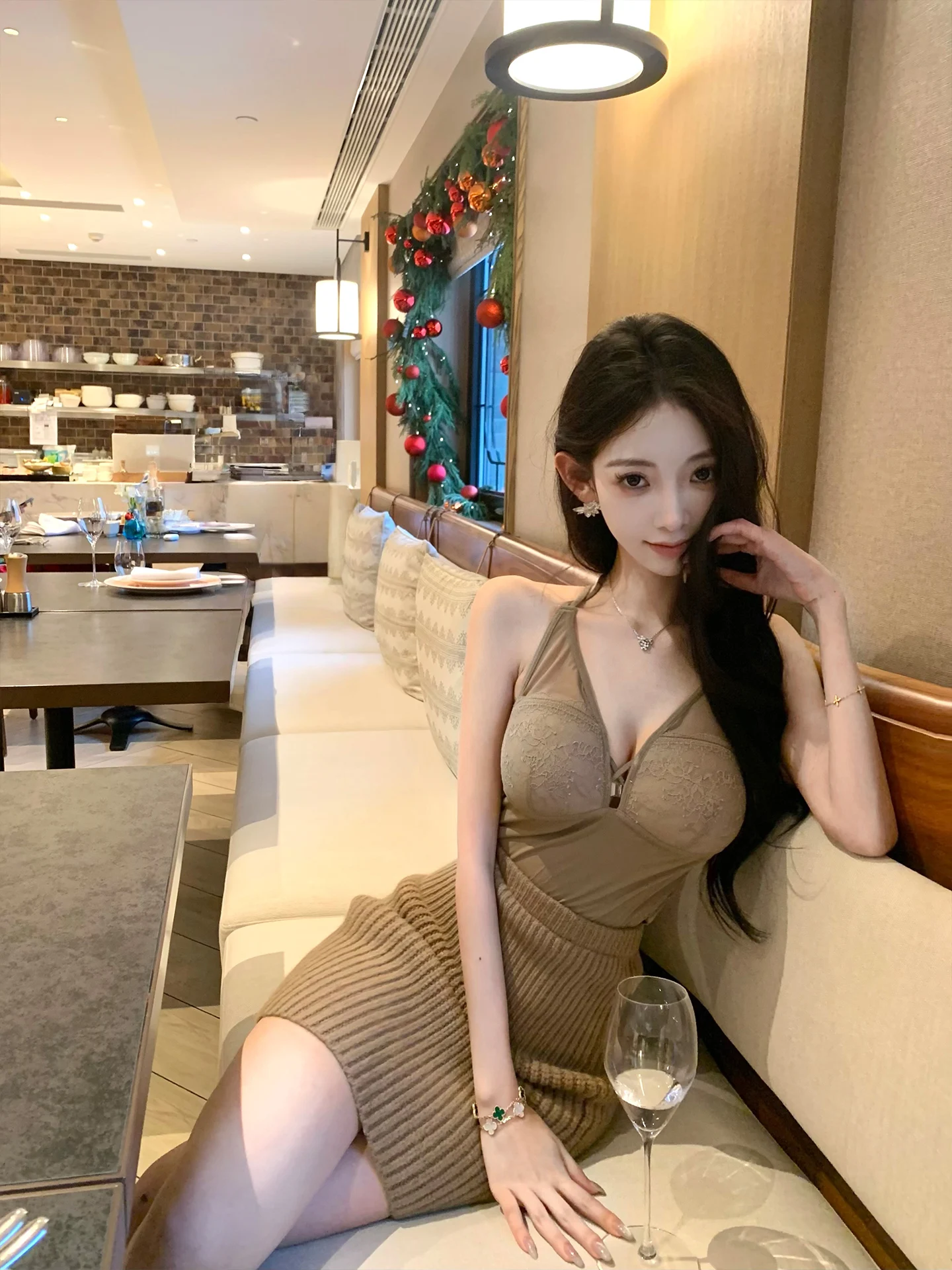

J Studio Pure Desire Lace Knitted V-ne Two-piece Set Women's Inner Wear Strap Dring Winter Faion Commute Sle