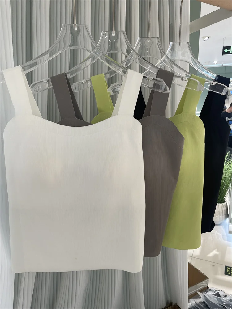 Miyalin 620: Yaz Mevsiminde Moda ve Konforu Bir Arada Tutan İnce Kostüm