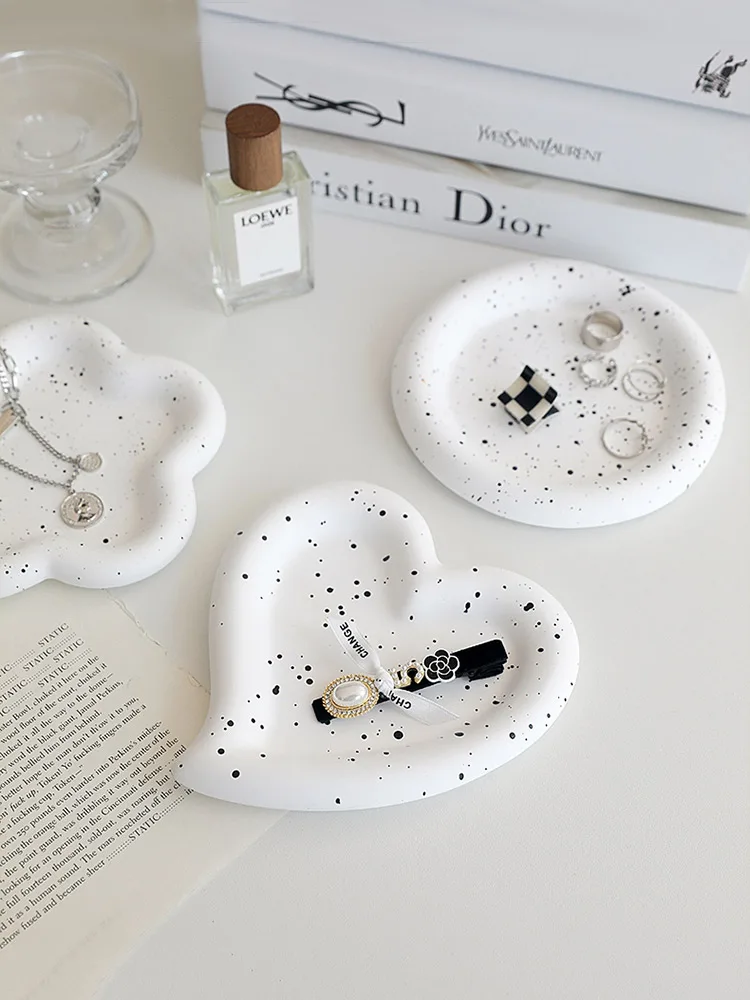 Mode Alat Peraga Foto Latar Belakang Fotografi Sederhana Populer Perhiasan Anting Gelang Hadiah Menembak Aksesori Berbentuk Hati Nampan