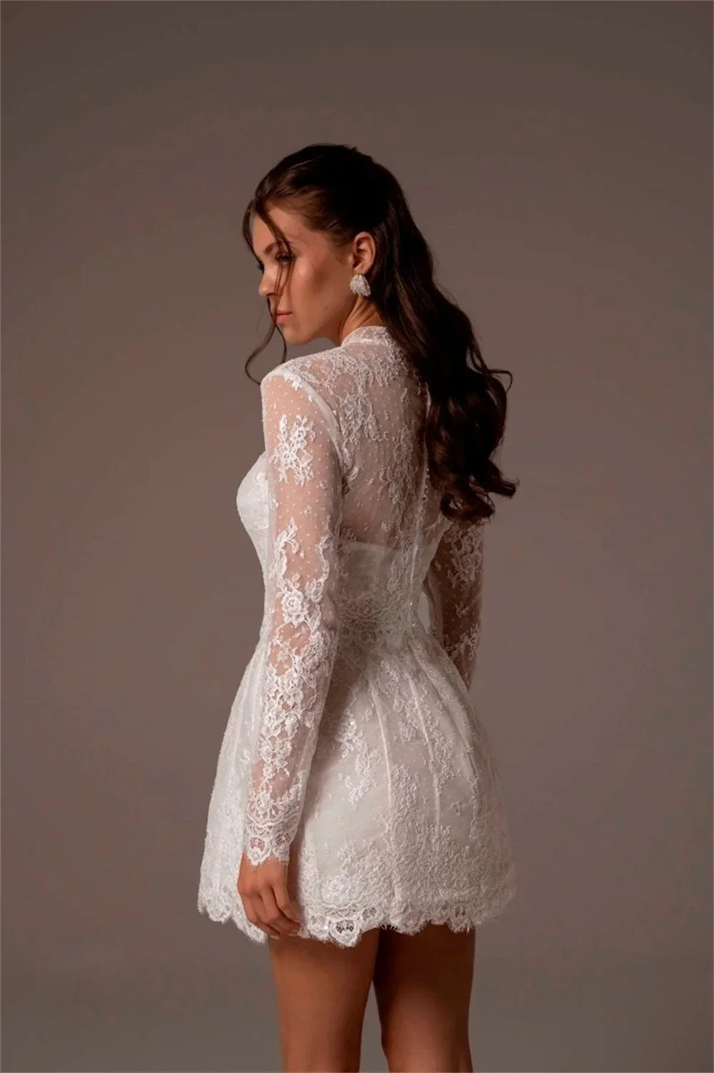 فستان زفاف قصير برقبة دائرية من الدانتيل مخصص، فستان بأكمام طويلة قابل للفصل، مشد ضيق أنيق، فستان سهرة رسمي للزفاف