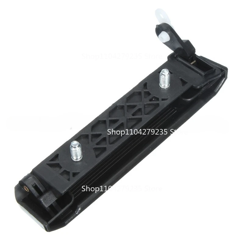

8060601A10, 8060701A10 Are Suitable for Nissan Pickup D21 Truck Front Door Handle