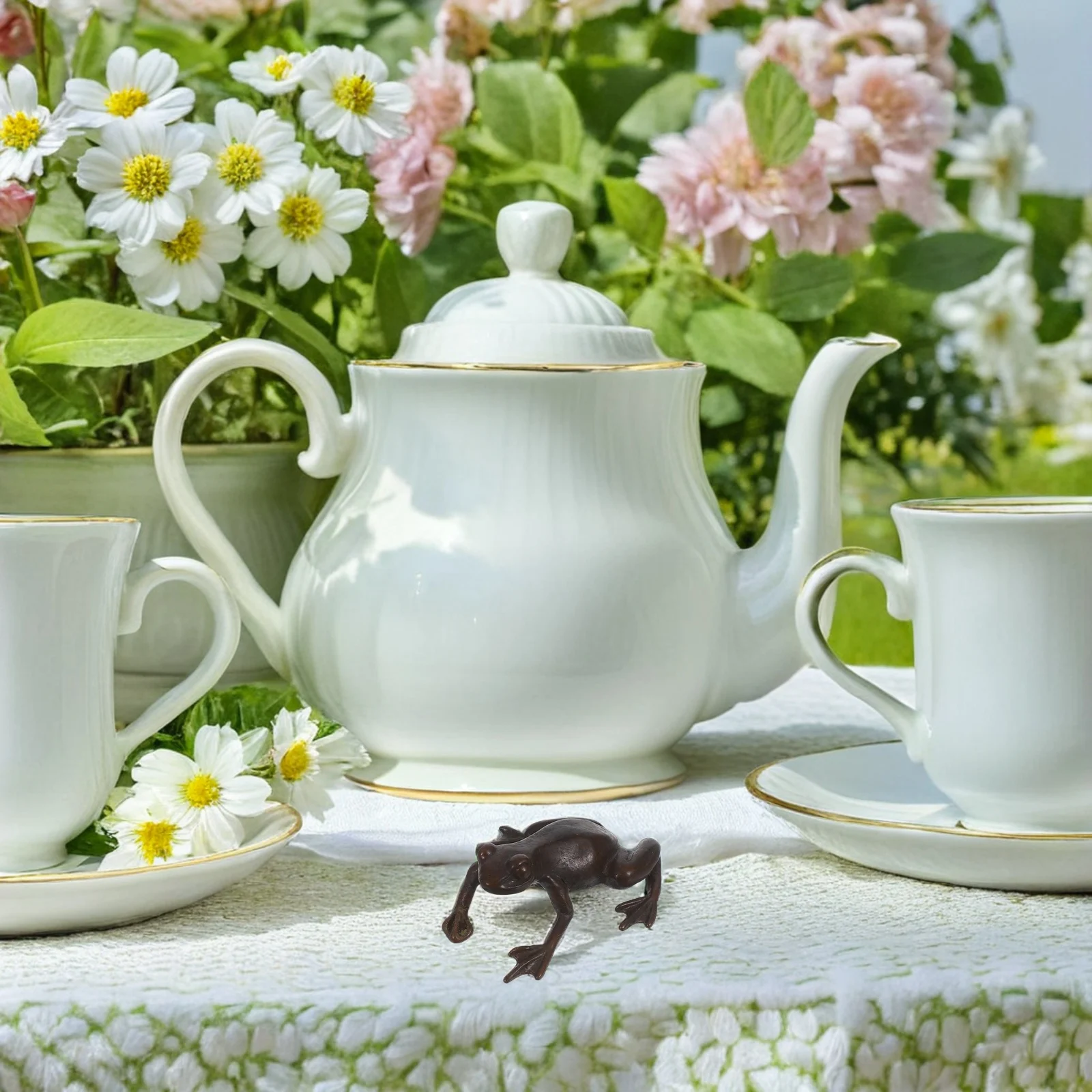 

1pc Creative Tea Pet Frog Sculpture Ornament Copper Desktop Decor Vintage Figurine Smooth Surface Delicate Design Gift for Home