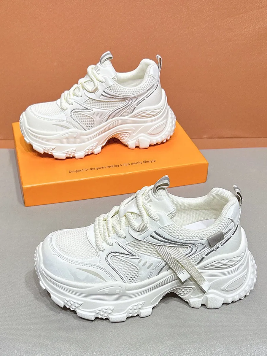 baskets-blanches-pour-femme-style-'dad-shoes'-sportif-en-cuir-souple-a-coupe-basse-respirantes-en-maille-polyvalentes-a-semelle-epaisse-rehaussante-decontractees
