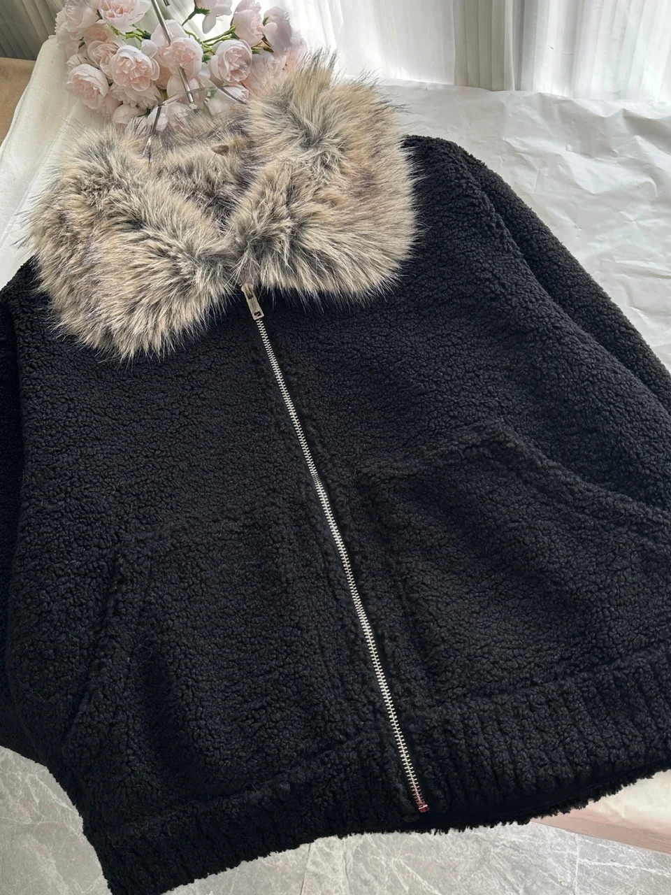 トレンド感のあるヘビーワークラムファーカラー付きコート、ふわふわの冬用アウター、新作、通勤、ゆったりフィット、ロング丈