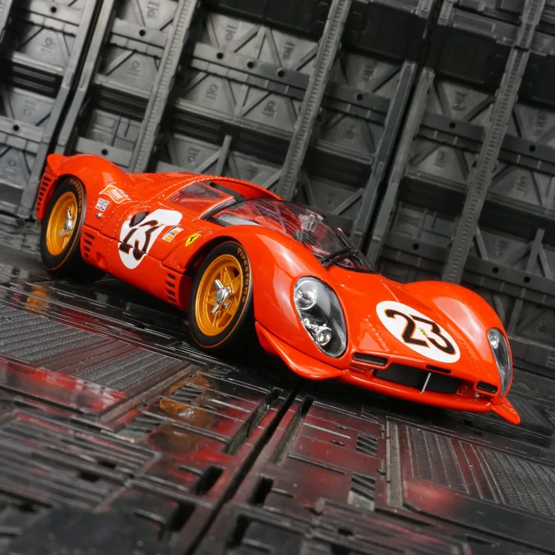 Bburago1:24Ferrari 330P4 Daytona 1967 alloy racing car model car ornaments collection front wheel can be turned to open the door