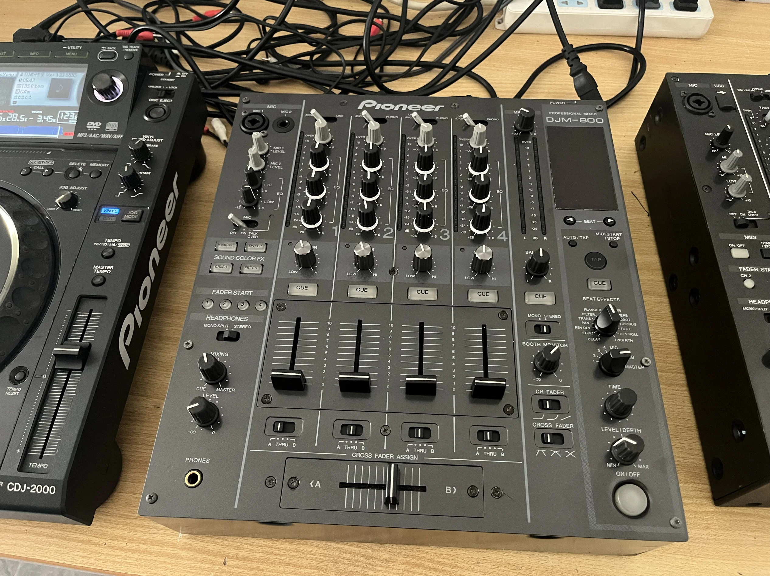 

Pioneer Pioneer DJM800 mixer, good quality, no repair, normal use