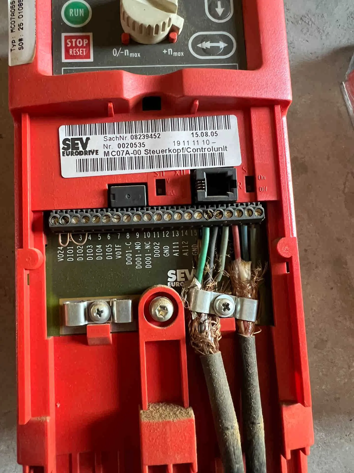 MC07A055-5A3-4-00 MDX60A0054-5A3-4-00 อินเวอร์เตอร์สําหรับเย็บ