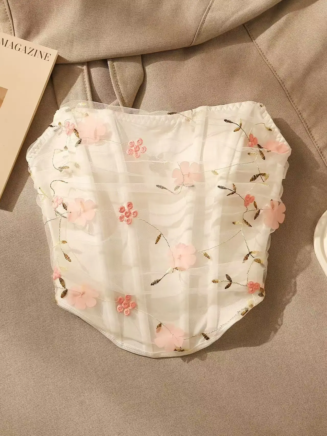 

Sweet French fashionable embroidered floral camisole, elegant and versatile slim-fit camisole, wedding party and evening wear