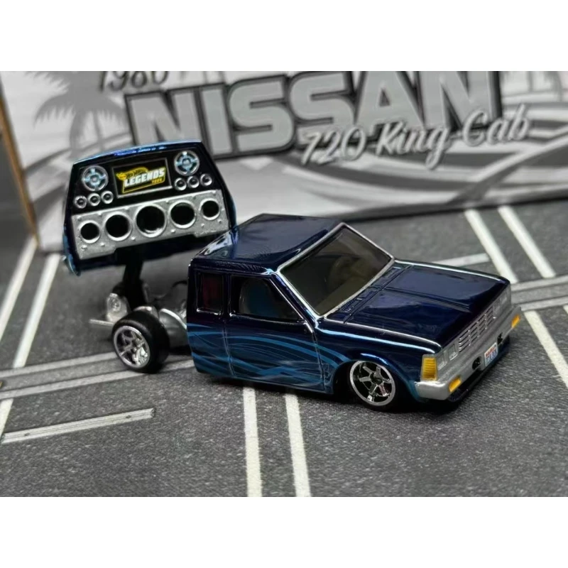 In stock 1:64 RLC King Cub pickup truck dance cart alloy miniature replica car model, boy toy gift, room collection statue