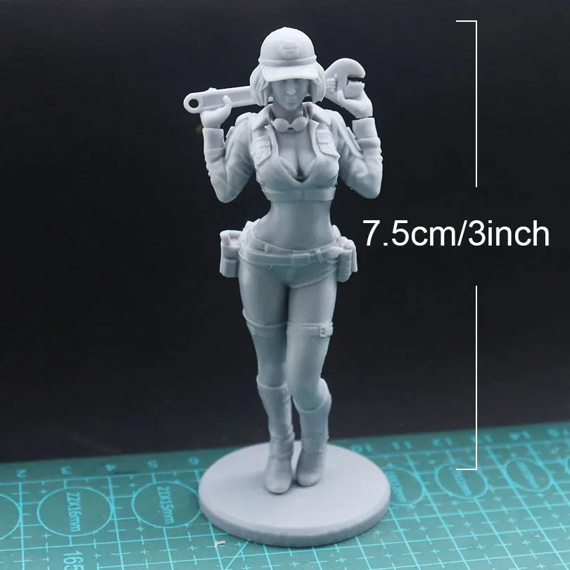 1/24 7.5cm Resin Model Kits Repair Girl  Unpainted Figurine No Color RW1118