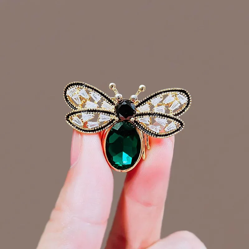 High End Green Crystal Bee Brooch For Women New Fashion Enamel Pin Accessories Gifts