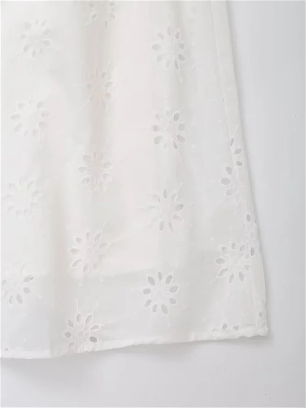 French hollowed out embroidered A-line skirt for women with a summer design sense niche white loose and versatile mid length sk