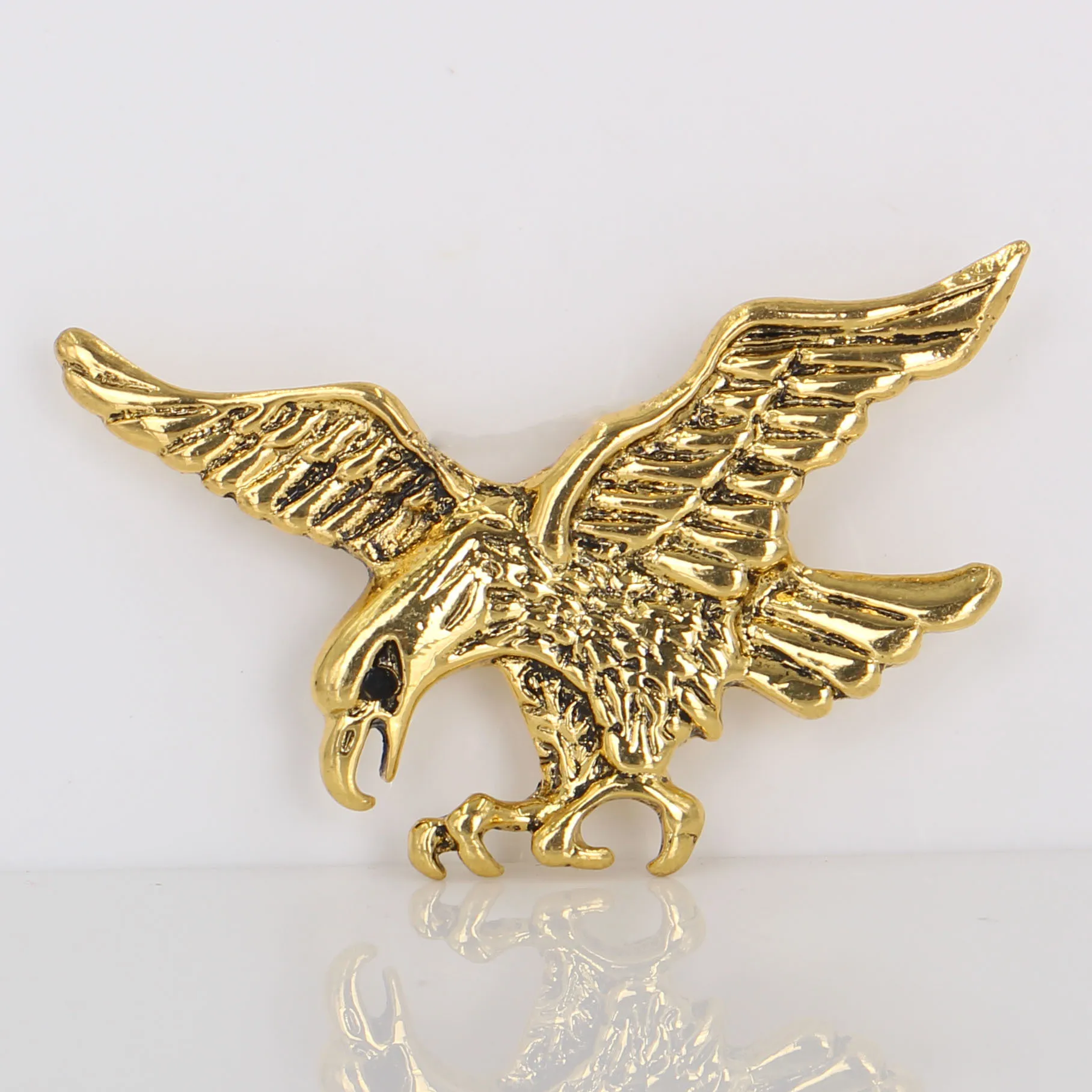 2pcs/package New High Quality Diamond Encrusted Vintage Eagle Pattern Brooch Fashion Men Wearing Supplies Pin Badge