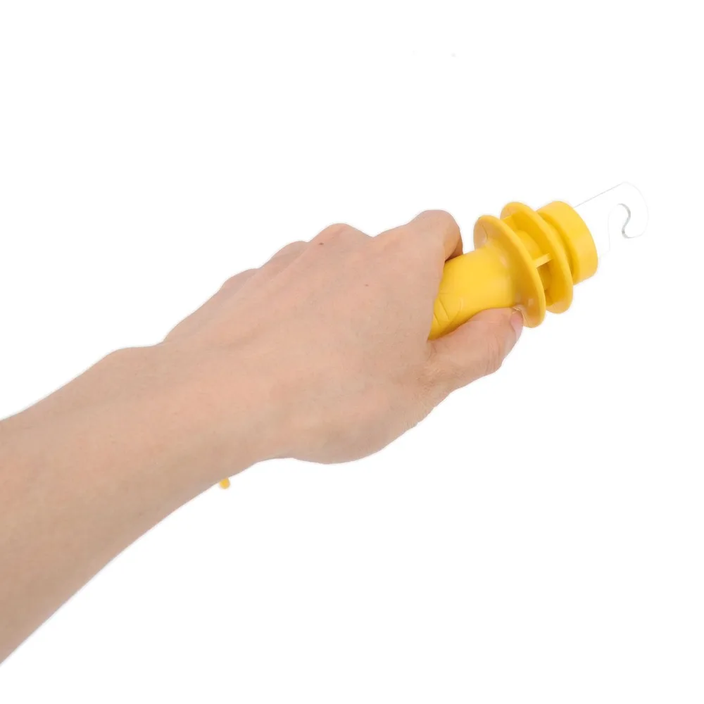 Durable Insulated Electric Fence Handle PE Yellow Gate Grip Bar Lightweight Metal Hook Insulated Fence Grip Farm Pasture