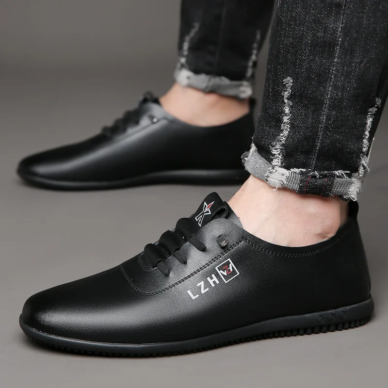 Zapatos blancos sin cordones para hombre, zapatillas informales de suela suave para conducir, ligeras, de verano, M1033