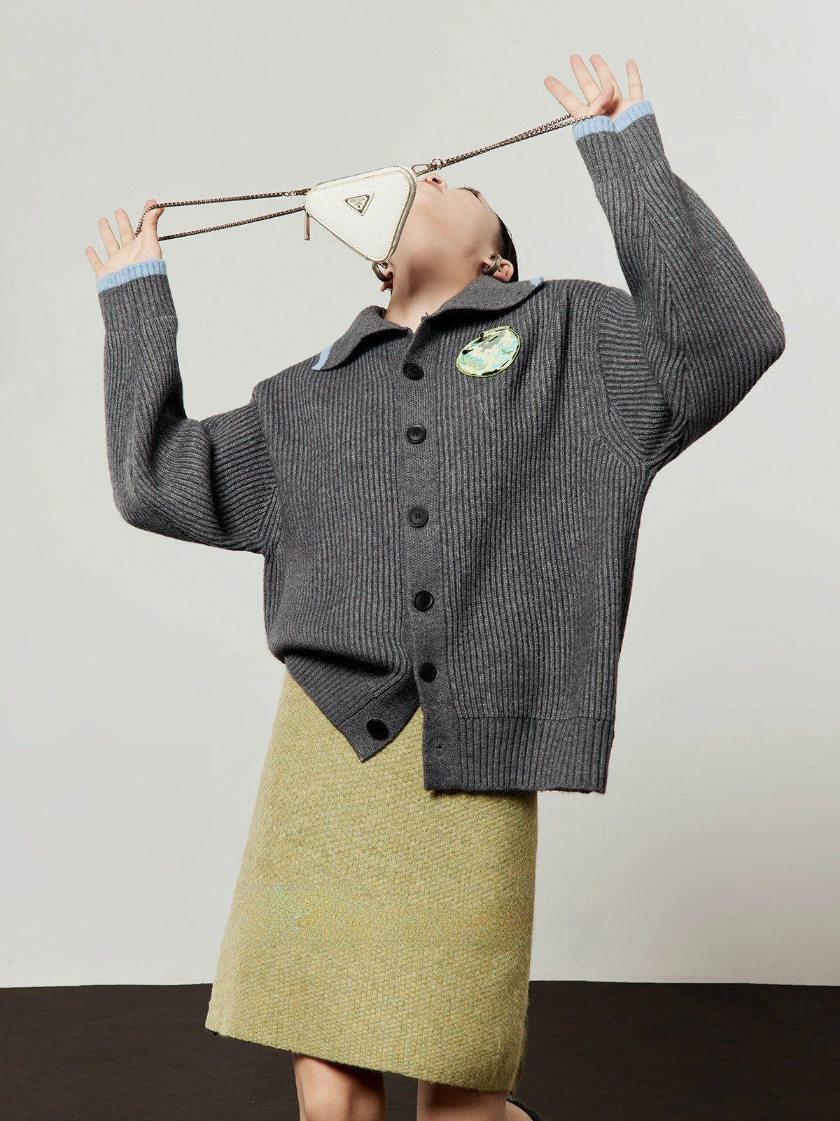 

Вязаный свободный женский кардиган с флуоресцентной вышивкой, новинка Весна 2026, от Zhou Li Wu