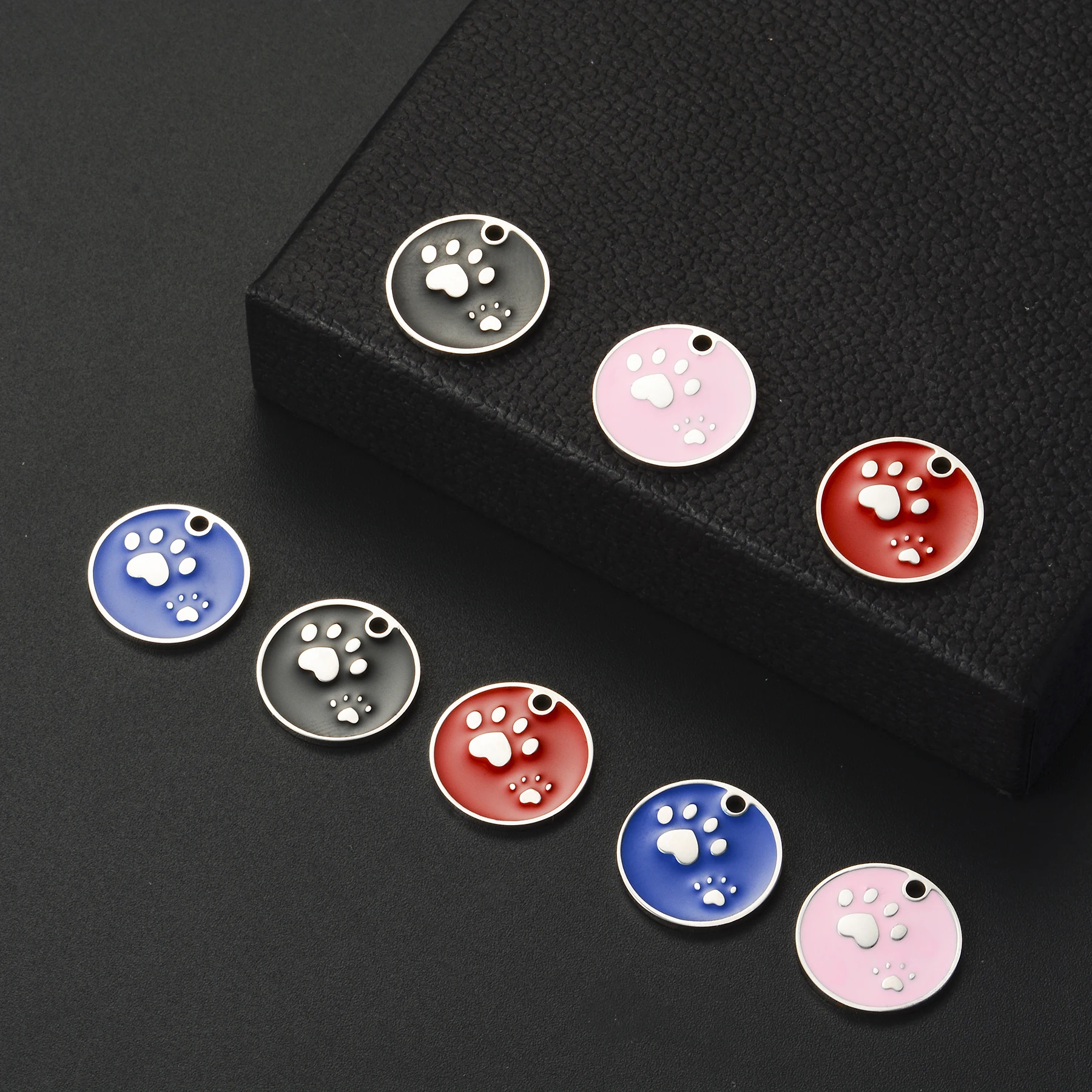 

10pcs/lot Wholesale Fashion Dog Tags Round Red/Blue/Black/Pink Enamel Paw Pendant DIY Handmade Jewelry Making Supplies