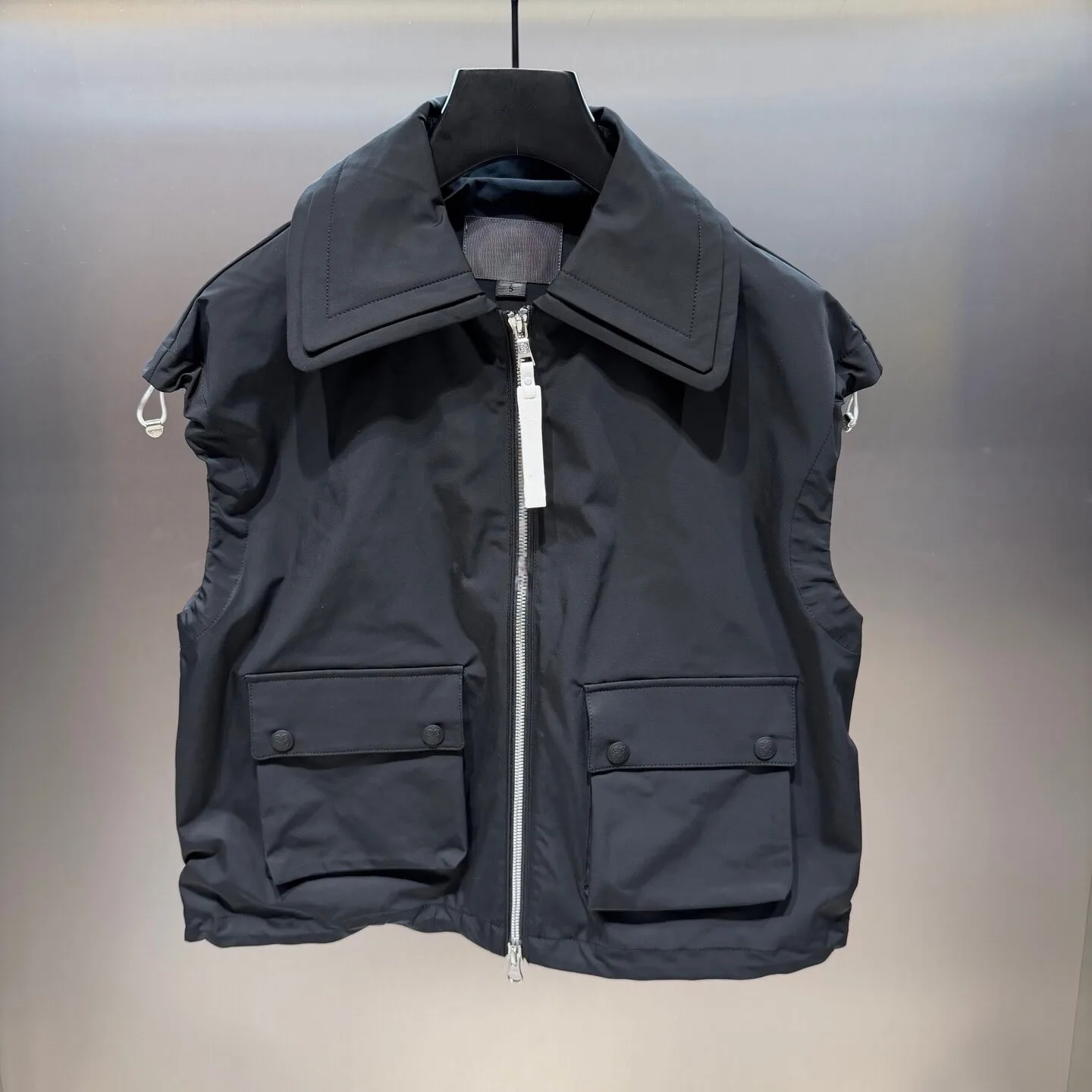 

Women's Zipper-Front Sleeveless Golf Vest Jacket: Stylish and Versatile