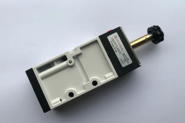 V52C517A-A2000 V52C517A-A2 Norgren Two-position Five-way Pipe Connection Solenoid Valve