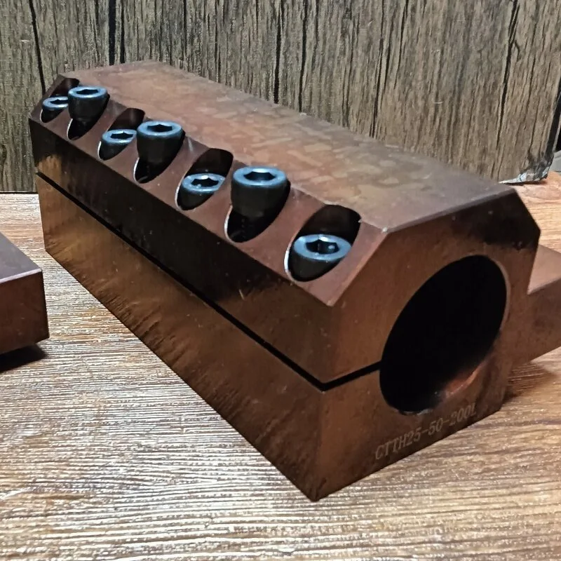 Flat bed numerical control turning encircling shock absorption tooling, high anti-vibration elastic locking base
