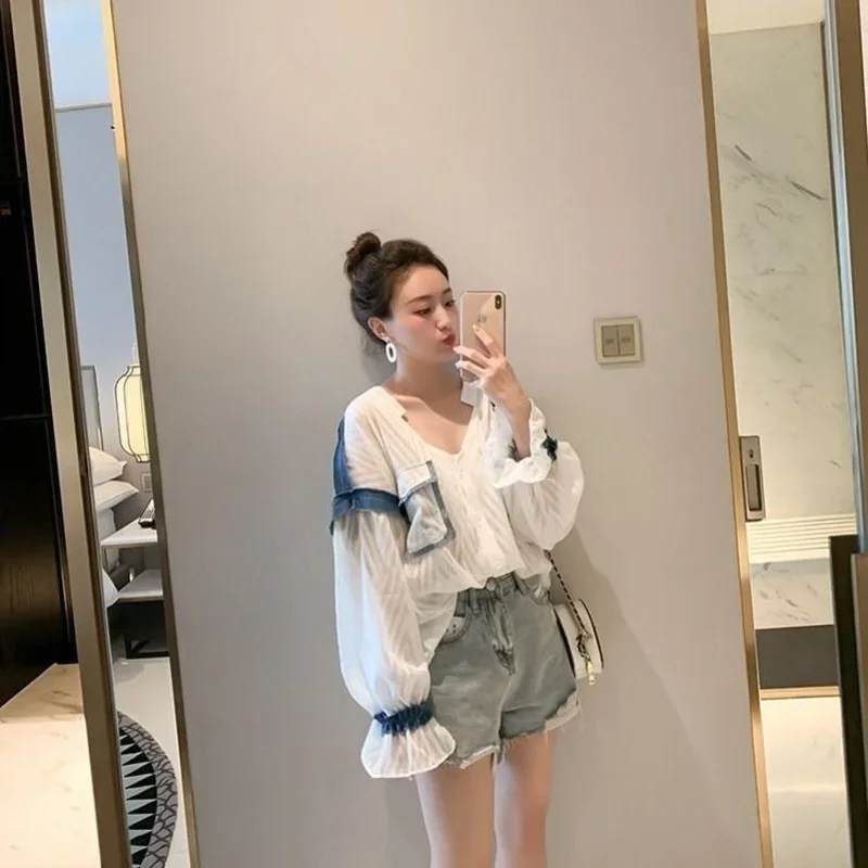 Women Japanese Loose Sweet V-Neck Lace Denim Patchwork Tops 2024 New Spring Ladies Harajuku Long Flare Sleeve Chiffon T-shirts