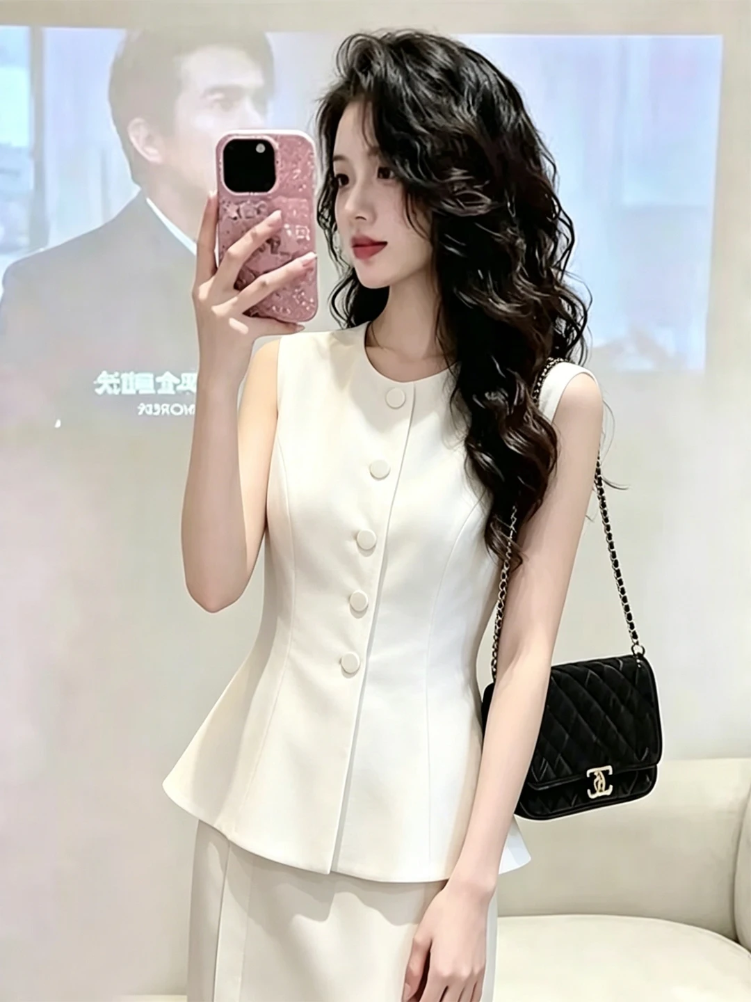 Elegant White Sleeveless Waist-Cinching Vest Women's Commute Decorative Button Slimming Versatile Top City Casual Summer