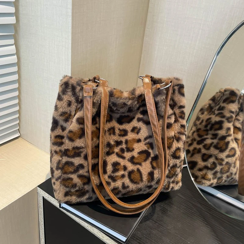 Leopardenmuster-Plüsch-Umhängetasche, Damen-Beuteltasche, Große Kapazität für Pendeln und Arbeit, Modische Vintage-Handtasche mit Persönlichkeit – Detail 12