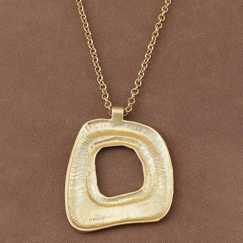 1 x Gold Color Long Gold Chain With A Chic Irregular Pendant Necklace For Women Exquisite Gift Jewelry