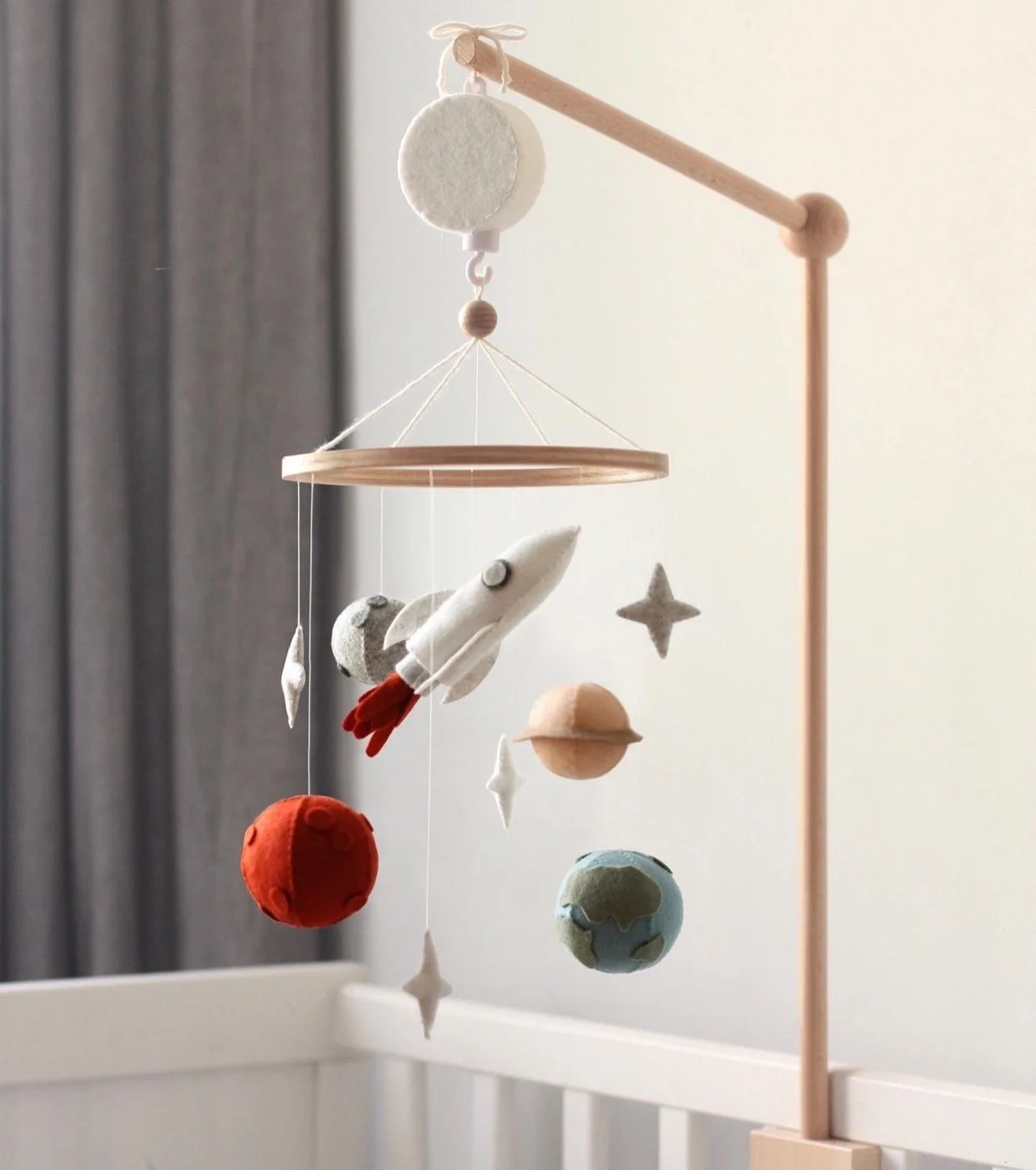 Baby beech bed bell bracket hanging rotary hanging bell newborn bedside bell pendant baby bell pendant support rod