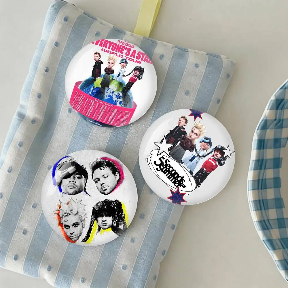 Band 5 Seconds of S-Summer 50s Badge fragmentation laser Game Figure Soft Button Pins Handmade Cartoon Round Brooch Bag
