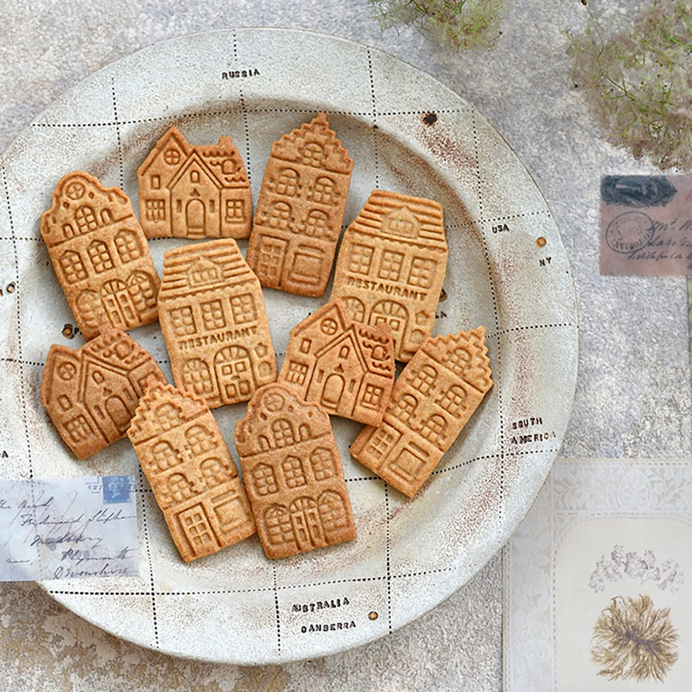 クリスマスハウス型クッキーカッター、クリスマスオーナメントクッキーカッターセット、キッチンベーキングツール、隆起したデザイン、3D、4個