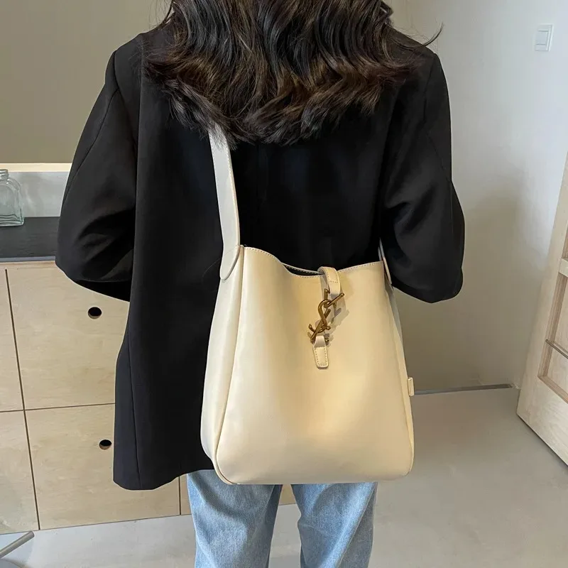 2025 New Bucket Bag for Women - Spacious Crossbody Shoulder Bag, Trendy Large Capacity Bag, Fashionable Daily Commute Purse