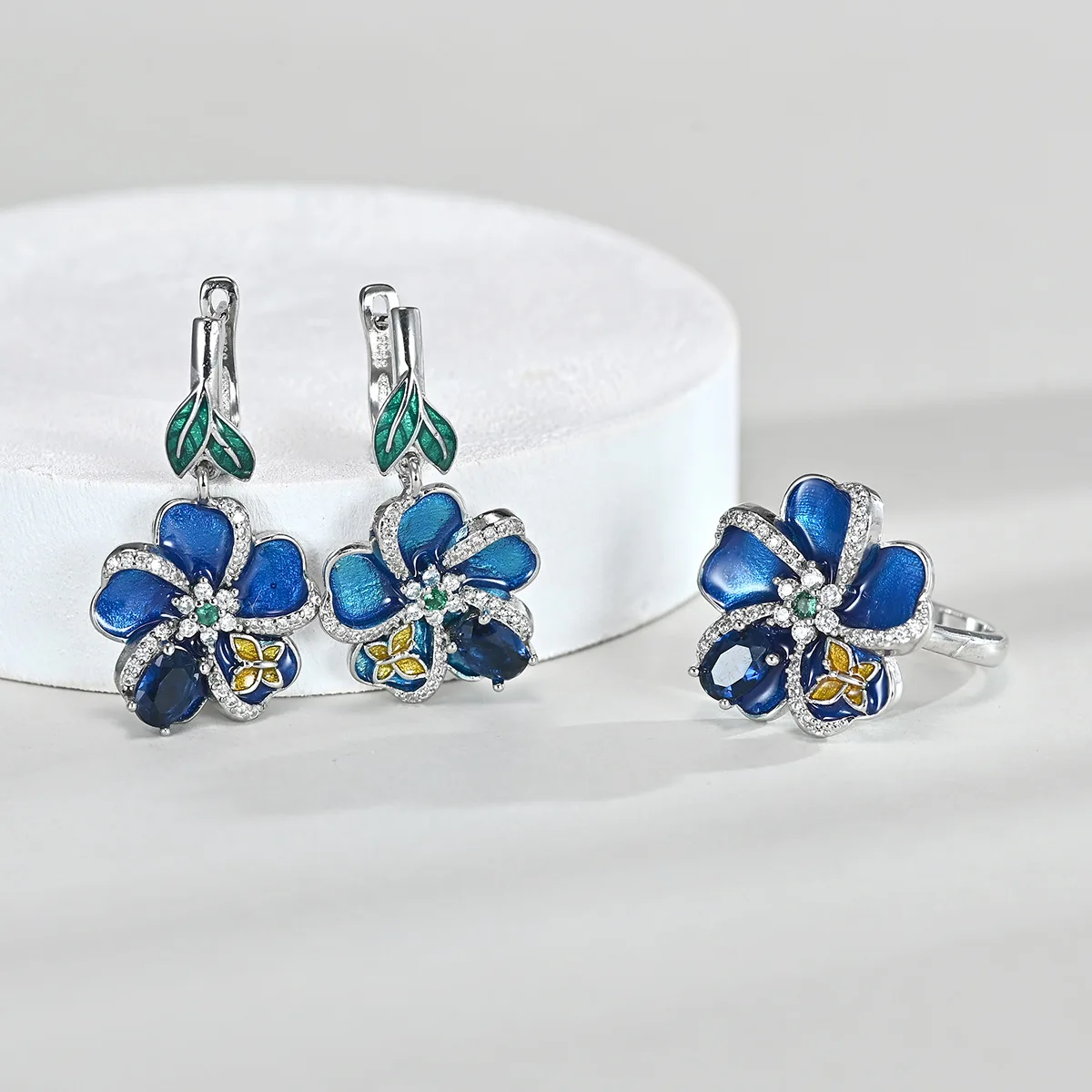 

High-quality Jingdezhen Blue Enamel and Colored Glass Pendant, Butterfly Glue-set Ring, Flower-set Diamond Earrings Necklace Set