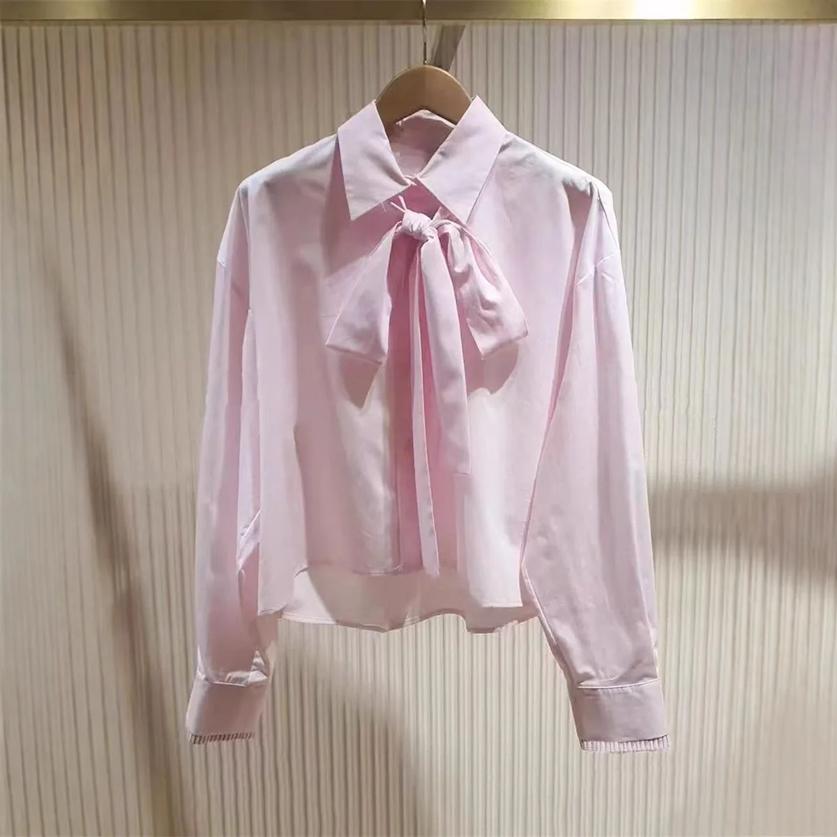 

【Gift Free】2025 Early Autumn New Women’s Light Pink Youthful Bow Tie Long Sleeve Shirt Blouse